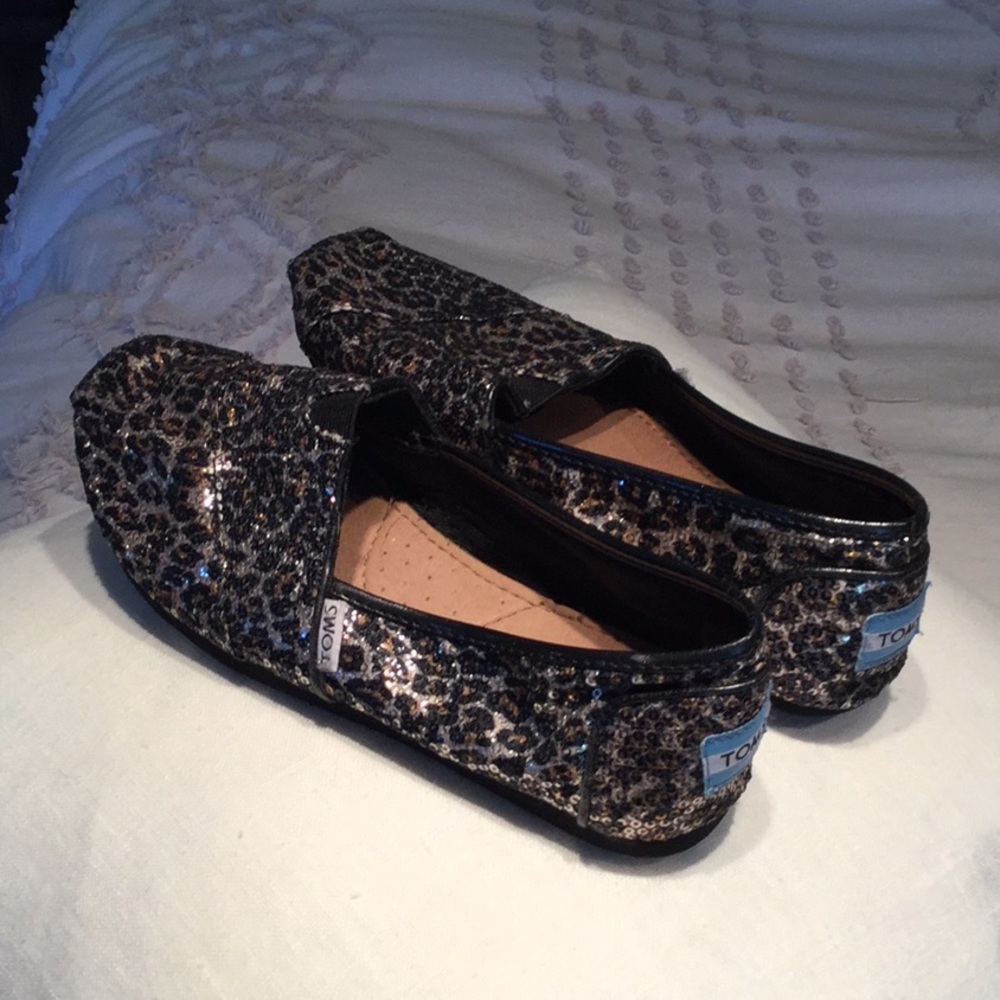 Women’s TOMS.